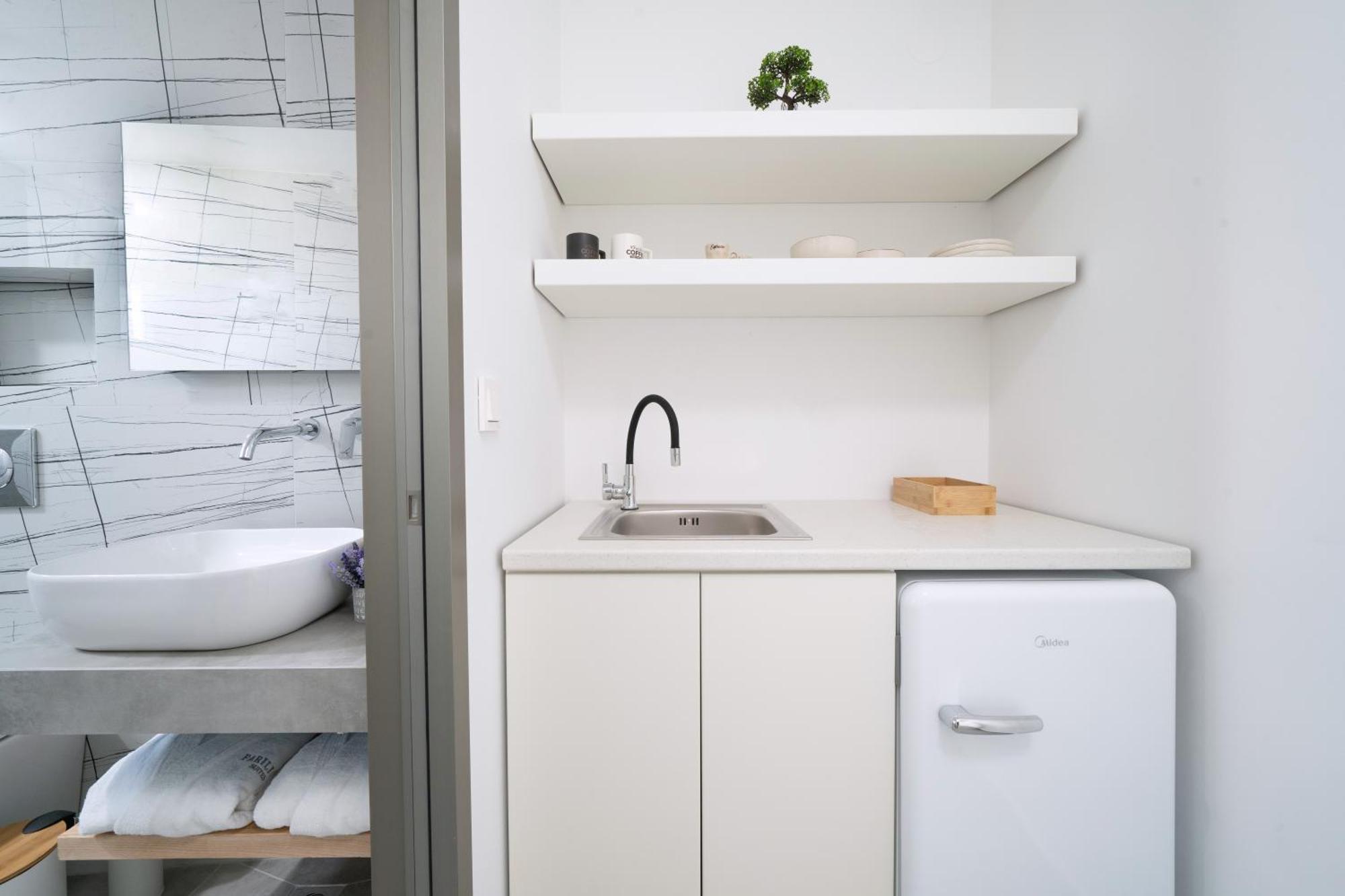 Parilion Suites Потос Экстерьер фото